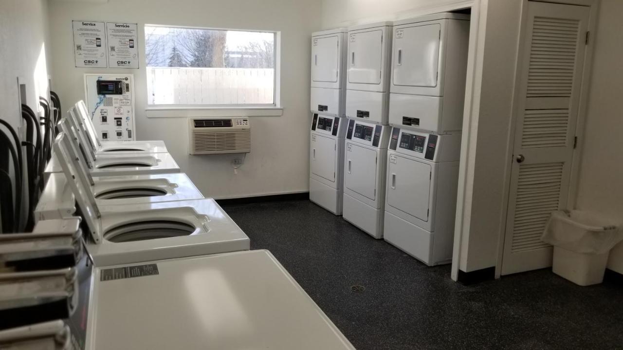 Intown Suites Extended Stay Minneapolis Mn - Бернсвилл Экстерьер фото