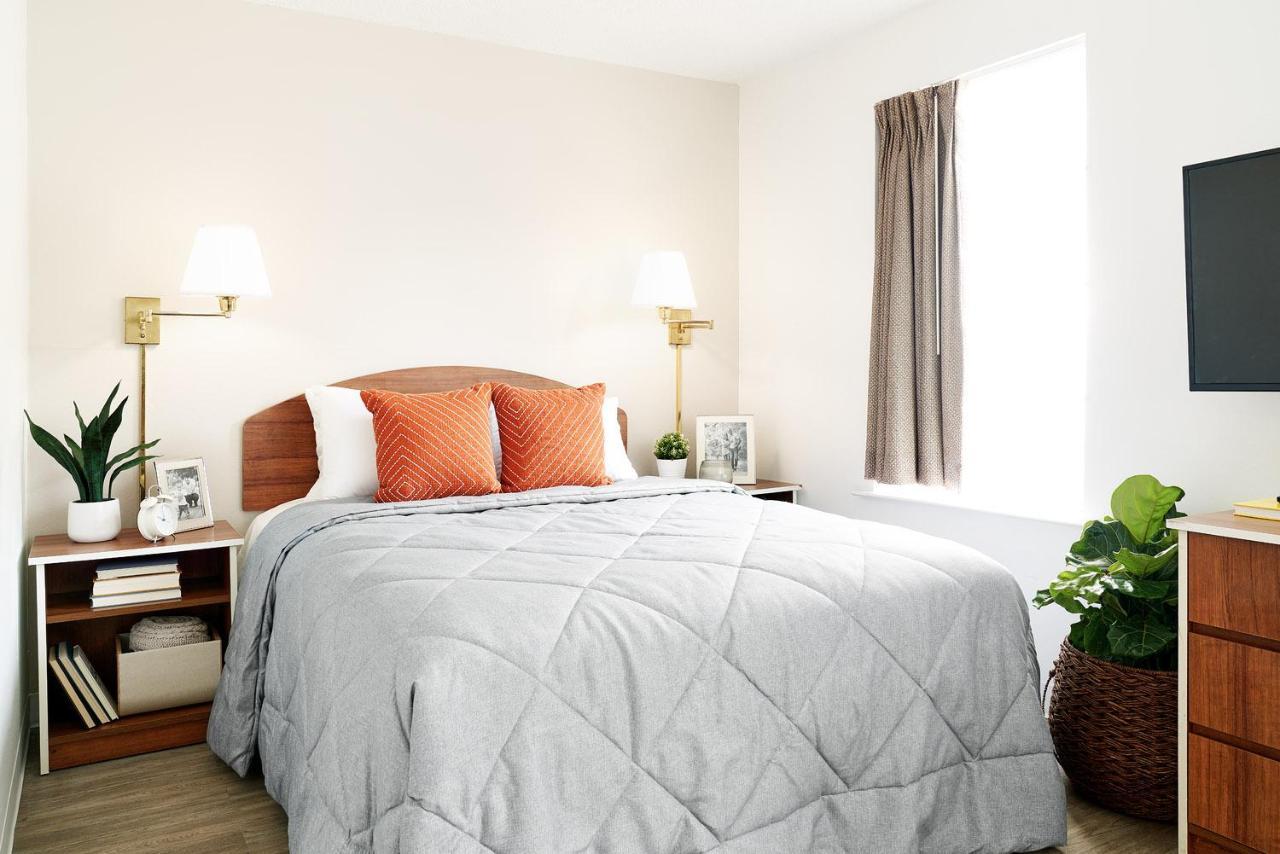 Intown Suites Extended Stay Minneapolis Mn - Бернсвилл Экстерьер фото